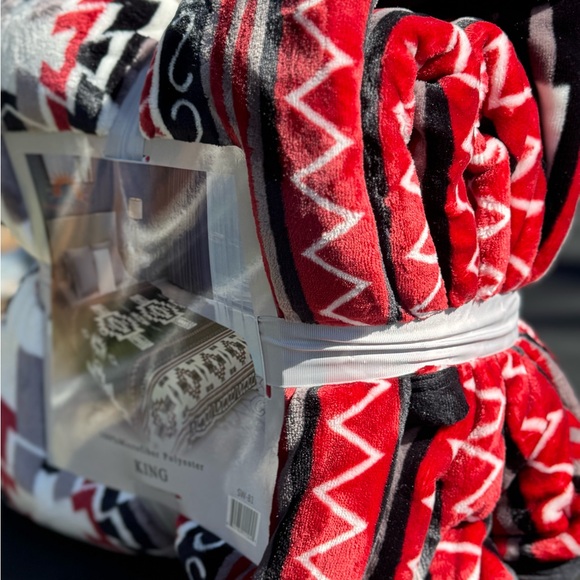 King size super soft Flannel blanket thick southwestern Aztec Red Black white - Picture 3 of 3